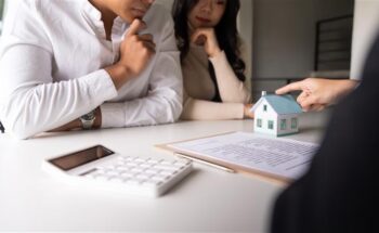 Schéma explicatif du calcul du reste à vivre pour un prêt immobilier entre revenus mensuels et mensualités de crédit