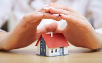 Garantie revente immobilière protégeant un propriétaire contre une moins-value lors d'une revente contrainte